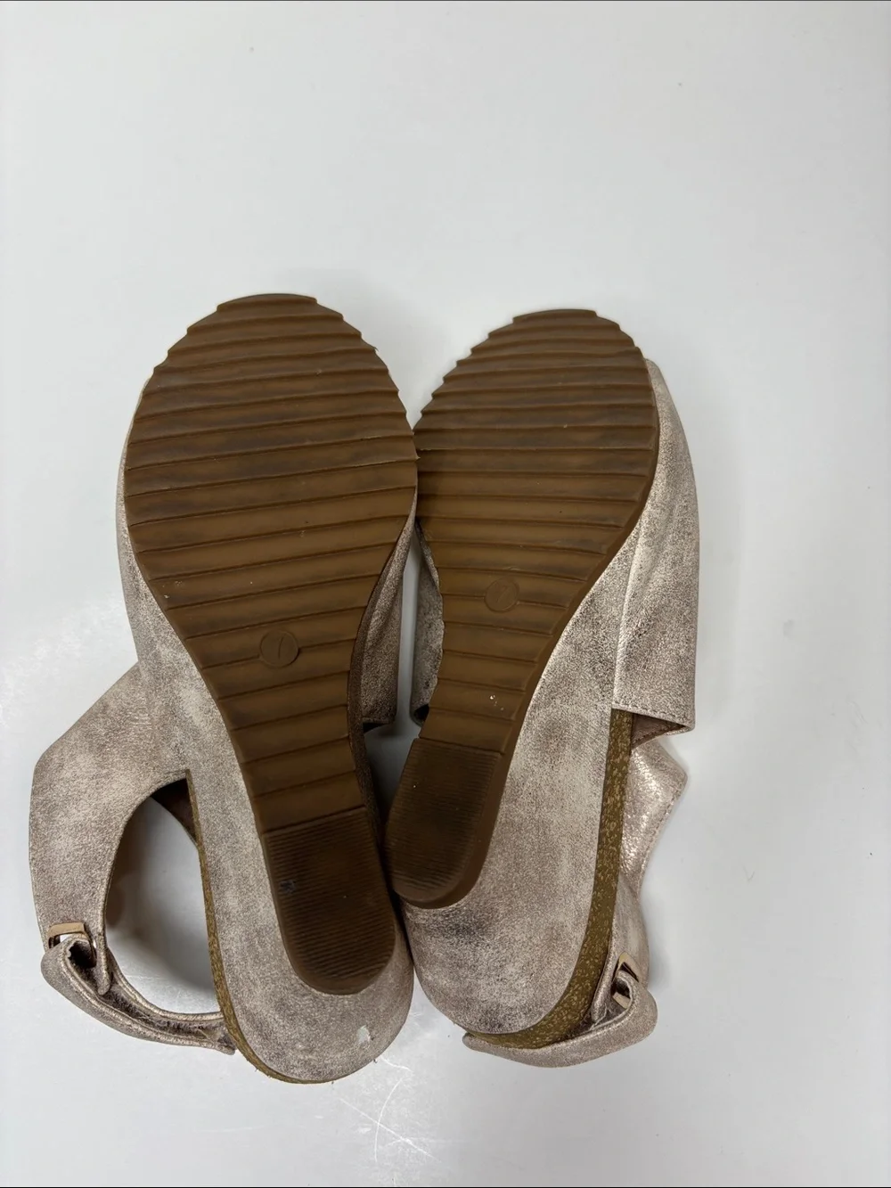 Boutique by Corky size 7 Peep-Toe Slingback Wedge in Shimmery Taupe